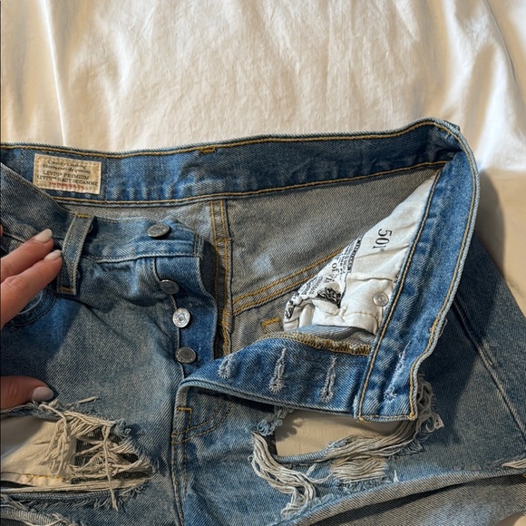 Levi’s High-Rise Distressed Denim - Picture 3 of 5